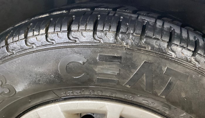 2016 Hyundai i10 SPORTZ 1.1, CNG, Manual, 64,201 km, Right Front Tyre Tread