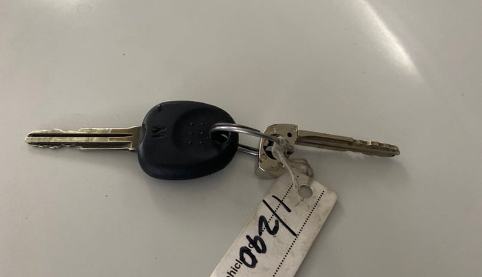 2016 Hyundai i10 SPORTZ 1.1, CNG, Manual, 64,201 km, Key Close Up