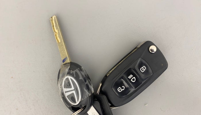 2021 Tata Tiago XZ PLUS PETROL, Petrol, Manual, 12,543 km, Key Close Up