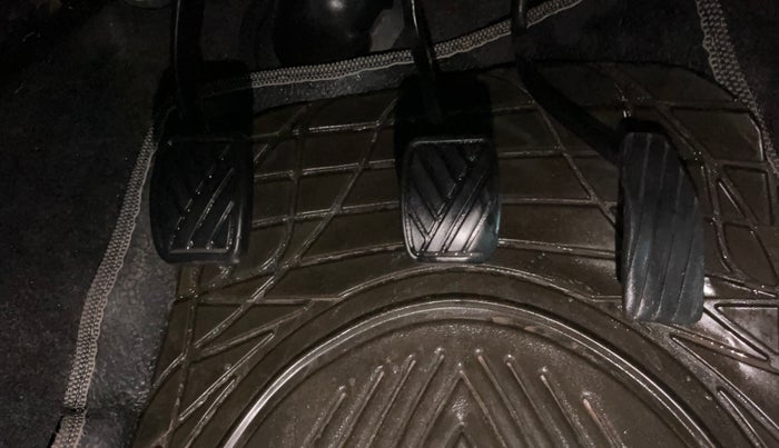 2013 Maruti Wagon R 1.0 VXI, Petrol, Manual, 98,532 km, Pedals