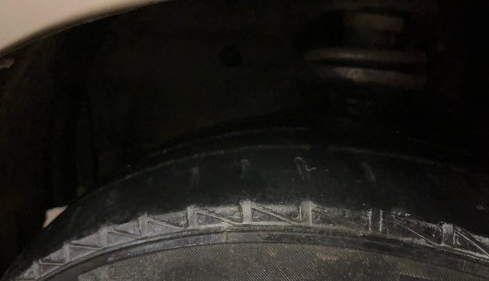 2013 Maruti Wagon R 1.0 VXI, Petrol, Manual, 98,532 km, Left Front Tyre Tread
