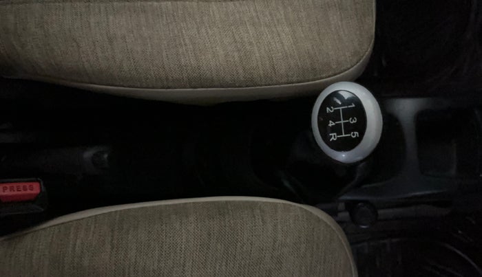 2013 Maruti Wagon R 1.0 VXI, Petrol, Manual, 98,532 km, Gear Lever