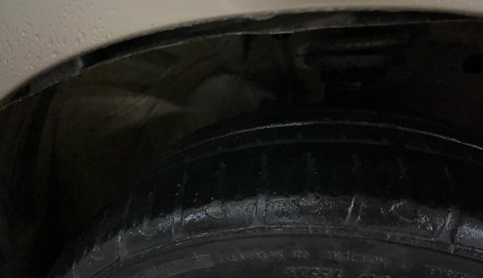 2013 Maruti Wagon R 1.0 VXI, Petrol, Manual, 98,532 km, Right Front Tyre Tread