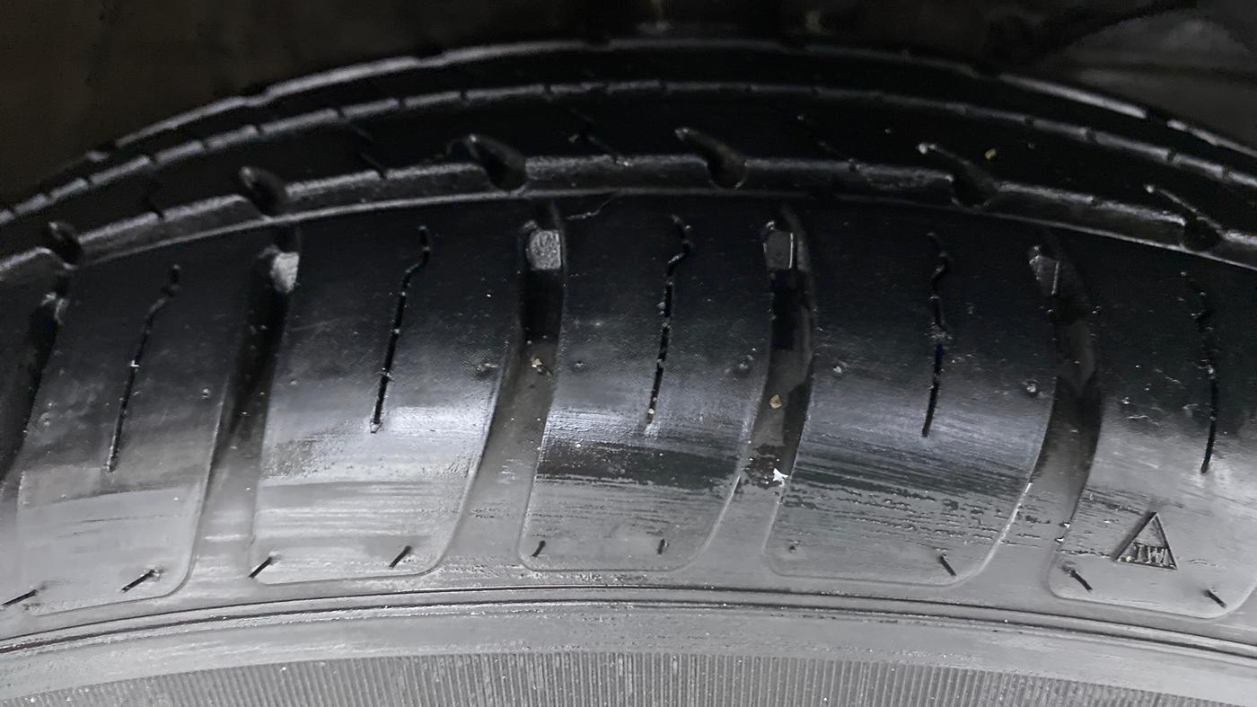2020 Maruti Swift VXI D, Petrol, Manual, 2,954 km, Right Front Tyre Tread