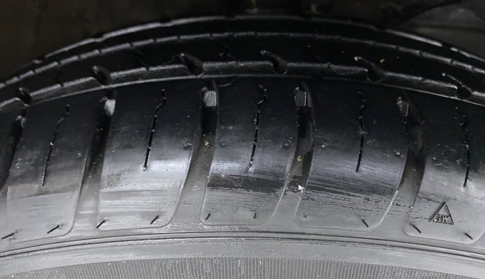 2020 Maruti Swift VXI D, Petrol, Manual, 2,954 km, Right Front Tyre Tread