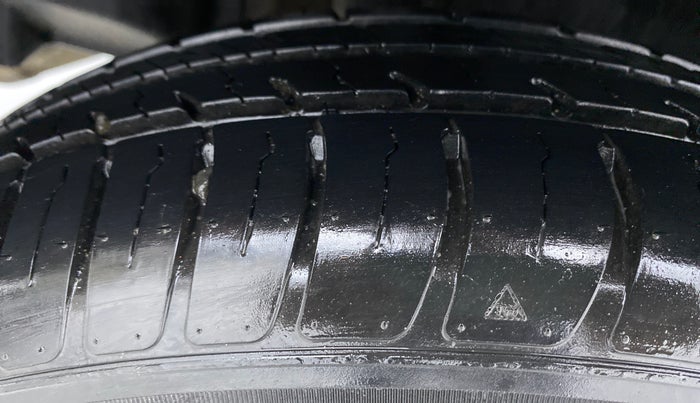 2020 Maruti Swift VXI D, Petrol, Manual, 2,954 km, Right Rear Tyre Tread