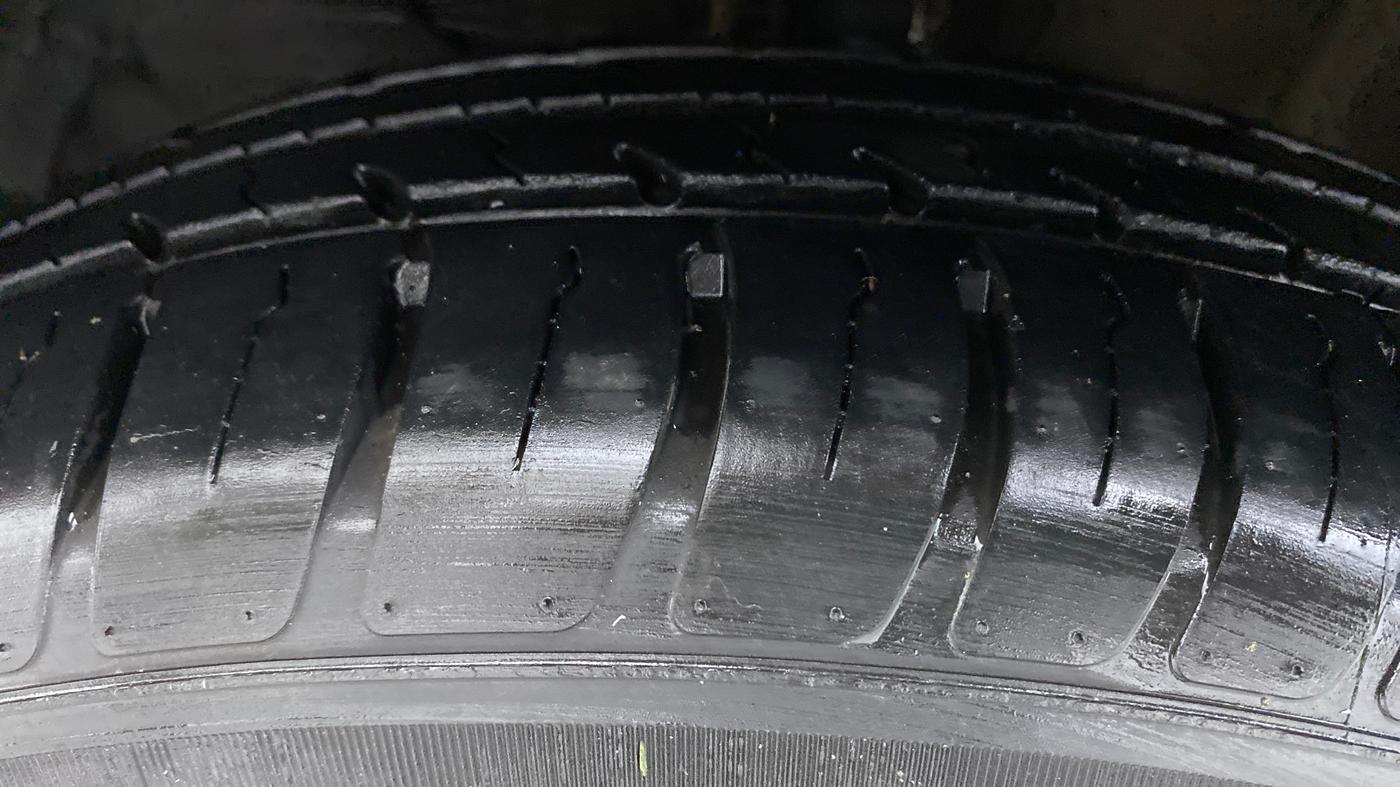 2020 Maruti Swift VXI D, Petrol, Manual, 2,954 km, Left Front Tyre Tread