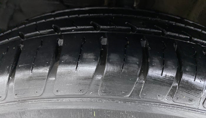 2020 Maruti Swift VXI D, Petrol, Manual, 2,954 km, Left Front Tyre Tread