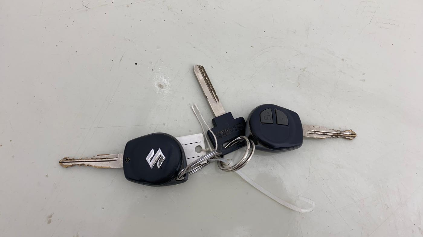 2015 Maruti Swift LXI (O), Petrol, Manual, 52,118 km, Key Close Up