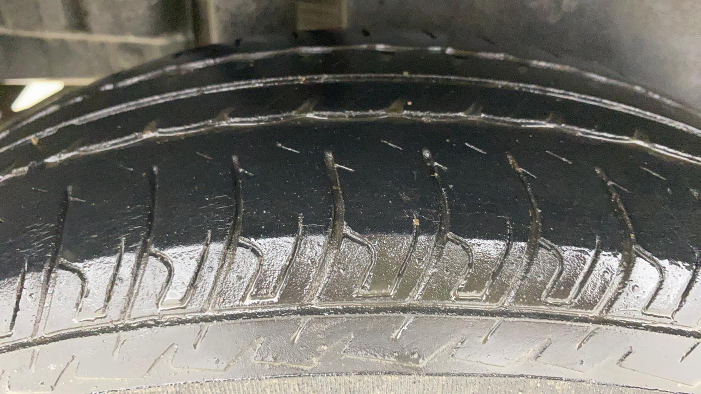 2015 Maruti Swift LXI (O), Petrol, Manual, 52,118 km, Right Rear Tyre Tread