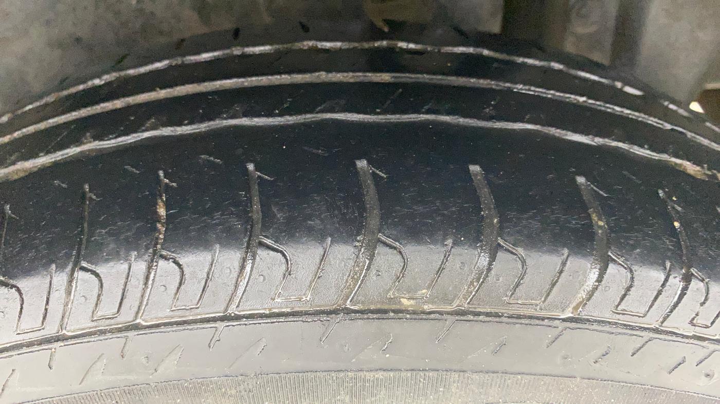 2015 Maruti Swift LXI (O), Petrol, Manual, 52,118 km, Left Rear Tyre Tread