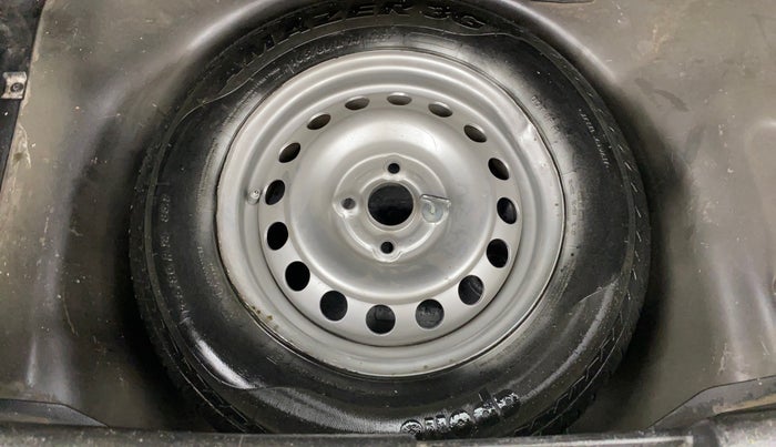 2015 Maruti Swift LXI (O), Petrol, Manual, 52,118 km, Spare Tyre