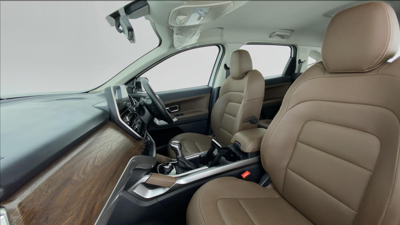 2021 Tata Harrier XZA  DUAL TONE, Diesel, Automatic, 18,177 km, Right Side Front Door Cabin