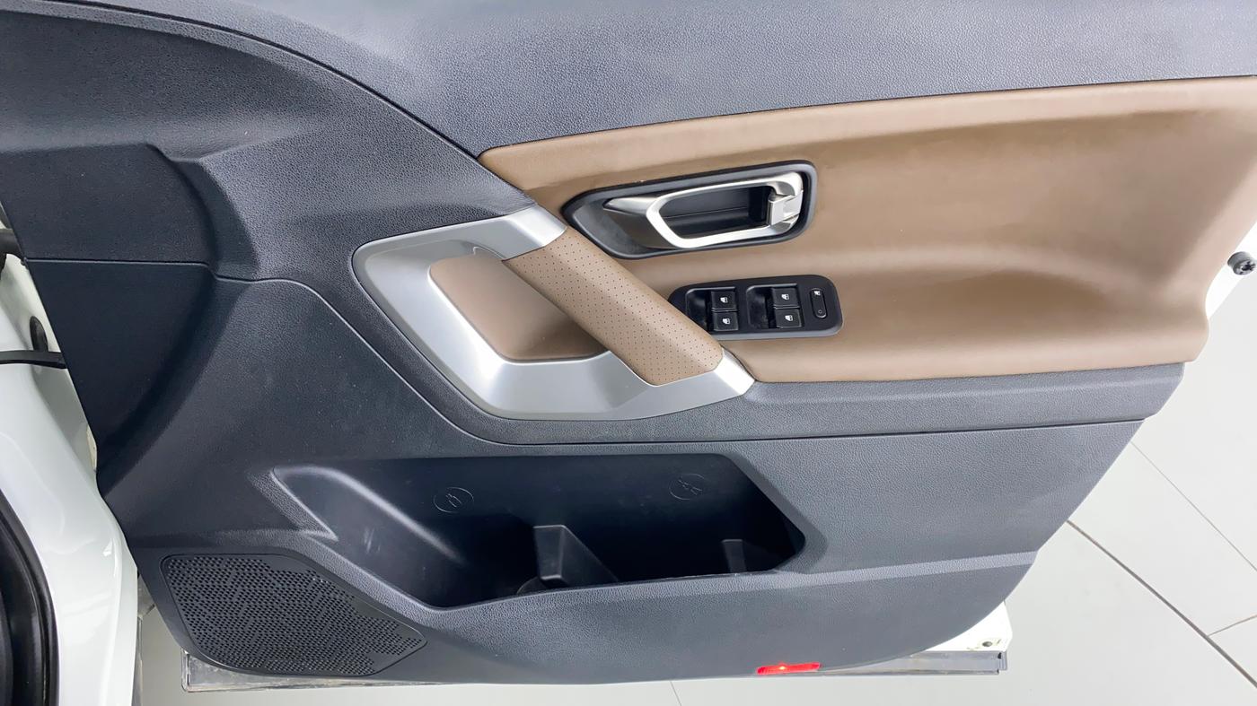 2021 Tata Harrier XZA  DUAL TONE, Diesel, Automatic, 18,177 km, Driver Side Door Panels Control