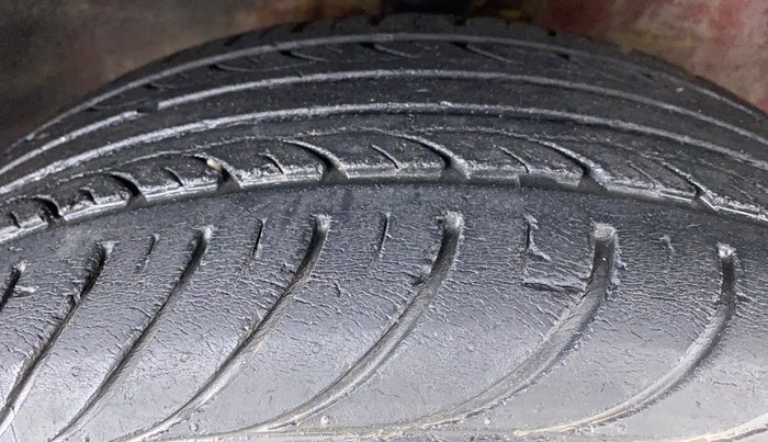 2011 Hyundai i20 SPORTZ 1.2 O, Petrol, Manual, 87,079 km, Right Front Tyre Tread