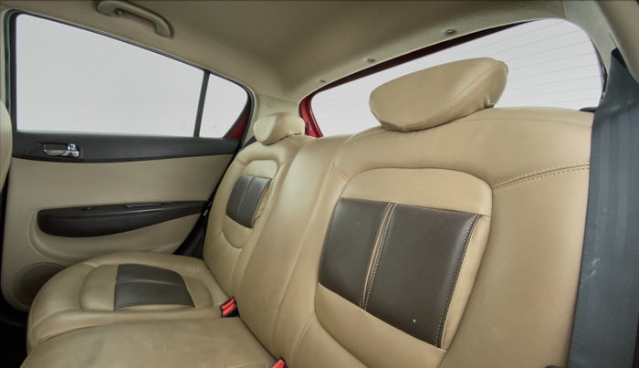 2011 Hyundai i20 SPORTZ 1.2 O, Petrol, Manual, 87,079 km, Right Side Rear Door Cabin