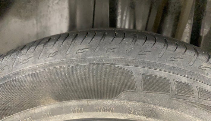 2022 Maruti BREZZA VXI SMART HYBRID, Petrol, Manual, 92,716 km, Left Rear Tyre Tread