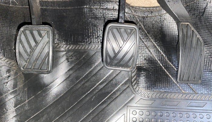 2017 Maruti Ertiga ZXI, Petrol, Manual, 74,540 km, Pedals