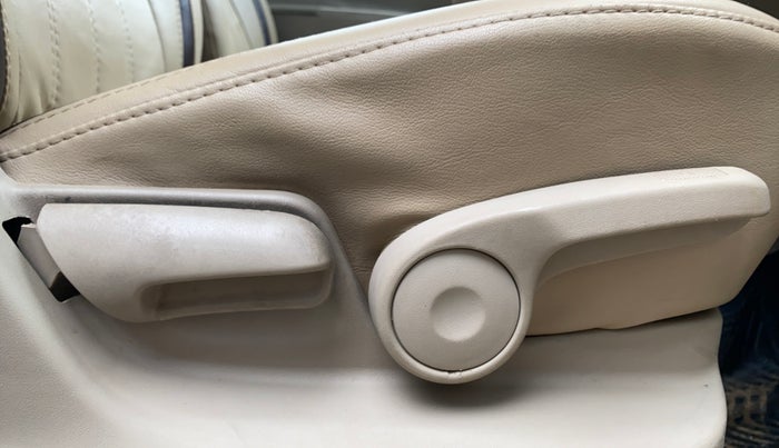 2017 Maruti Ertiga ZXI, Petrol, Manual, 74,540 km, Driver Side Adjustment Panel