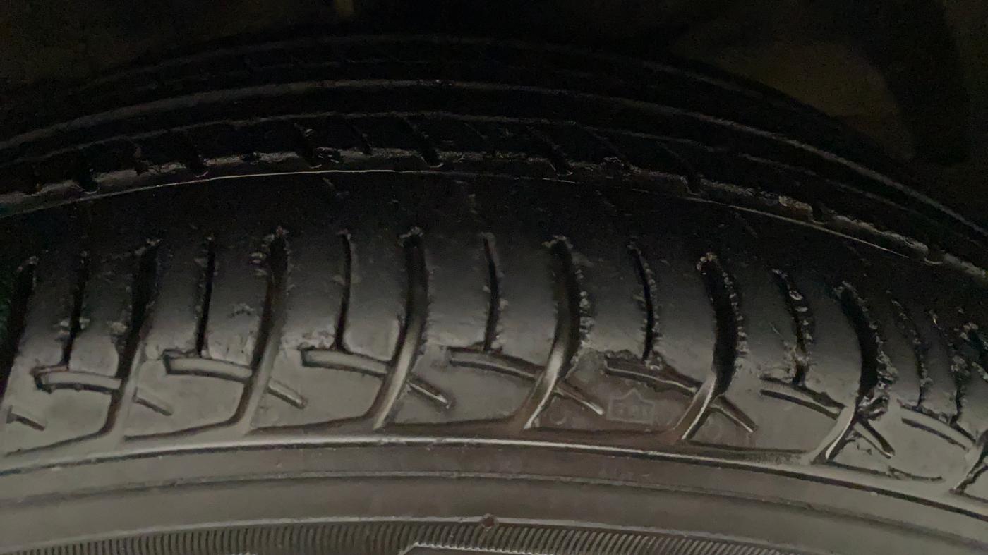 2016 Maruti Baleno DELTA CVT PETROL 1.2, CNG, Automatic, 48,814 km, Right Front Tyre Tread