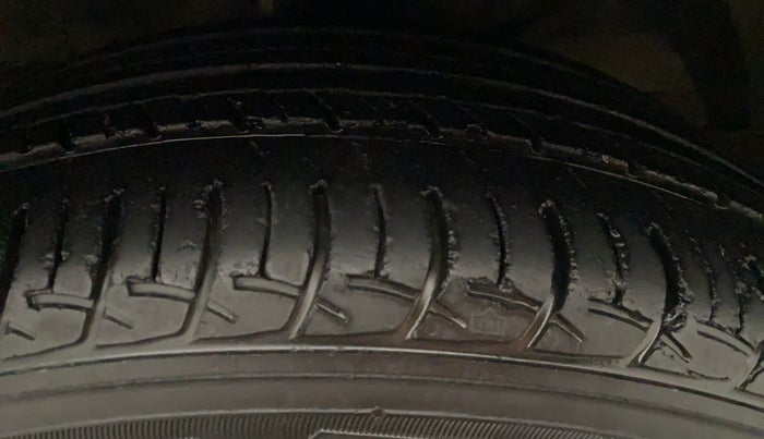 2016 Maruti Baleno DELTA CVT PETROL 1.2, Petrol, Automatic, 48,814 km, Right Front Tyre Tread