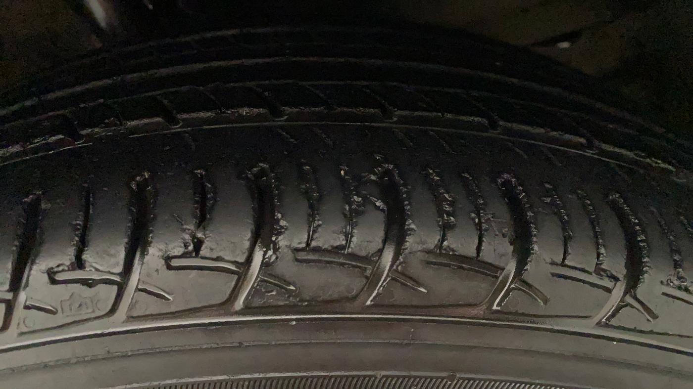 2016 Maruti Baleno DELTA CVT PETROL 1.2, CNG, Automatic, 48,814 km, Left Front Tyre Tread