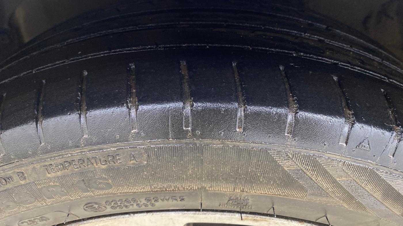 2014 Hyundai Verna FLUIDIC 1.6 VTVT SX AT, Petrol, Automatic, 53,822 km, Left Front Tyre Tread