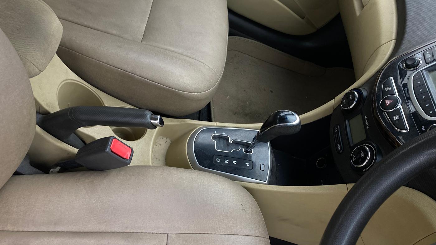 2014 Hyundai Verna FLUIDIC 1.6 VTVT SX AT, Petrol, Automatic, 53,822 km, Gear Lever