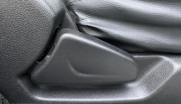 2020 Renault Kwid RXT, Petrol, Manual, 9,077 km, Driver Side Adjustment Panel