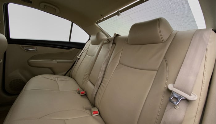 2017 Maruti Ciaz  ZDI SHVS, Diesel, Manual, 95,099 km, Right Side Rear Door Cabin