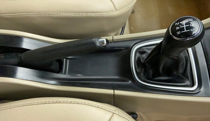 2017 Maruti Ciaz  ZDI SHVS, Diesel, Manual, 95,099 km, Gear Lever