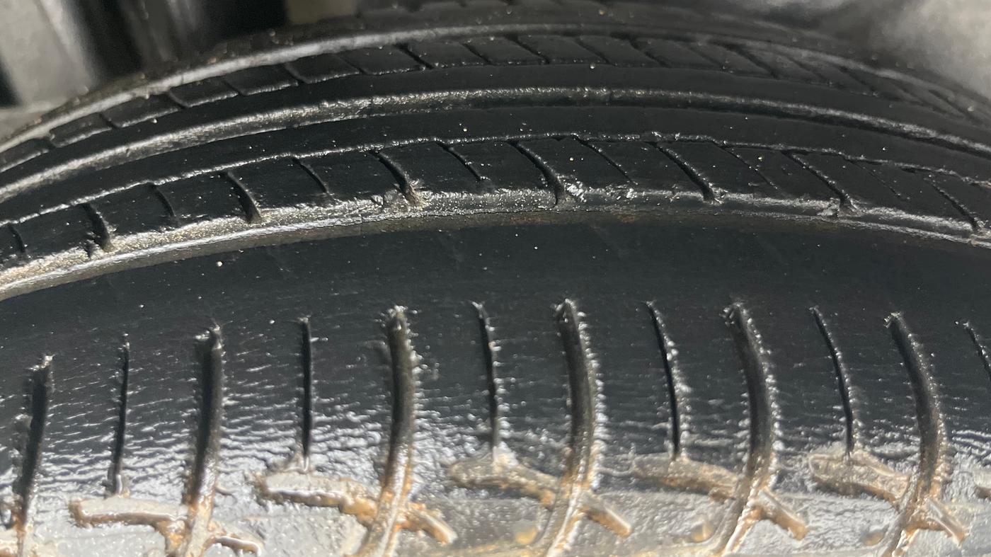 2015 Maruti Swift Dzire ZXI, Petrol, Manual, 1,02,017 km, Right Rear Tyre Tread