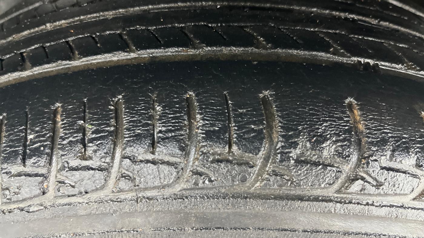 2015 Maruti Swift Dzire ZXI, Petrol, Manual, 1,02,017 km, Left Rear Tyre Tread