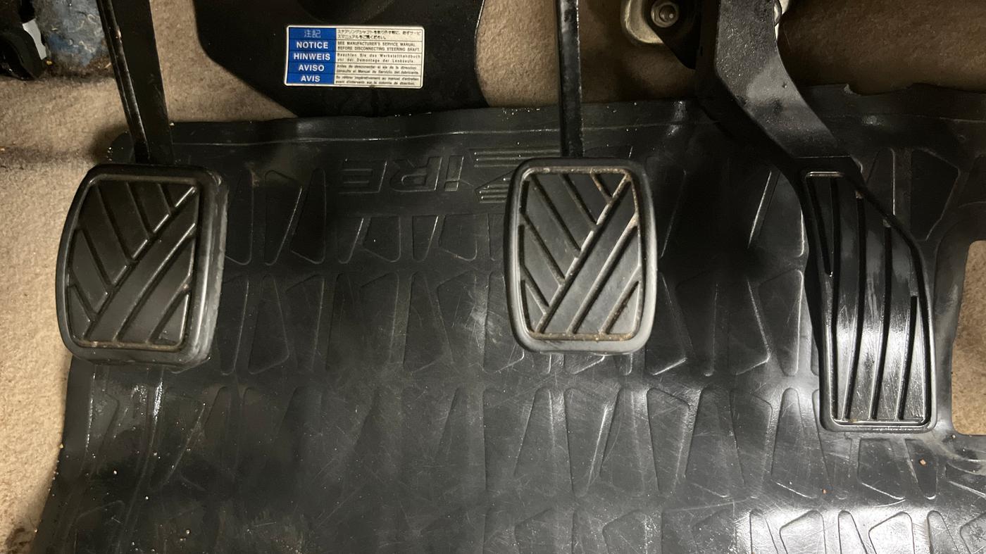 2015 Maruti Swift Dzire ZXI, Petrol, Manual, 1,02,017 km, Pedals
