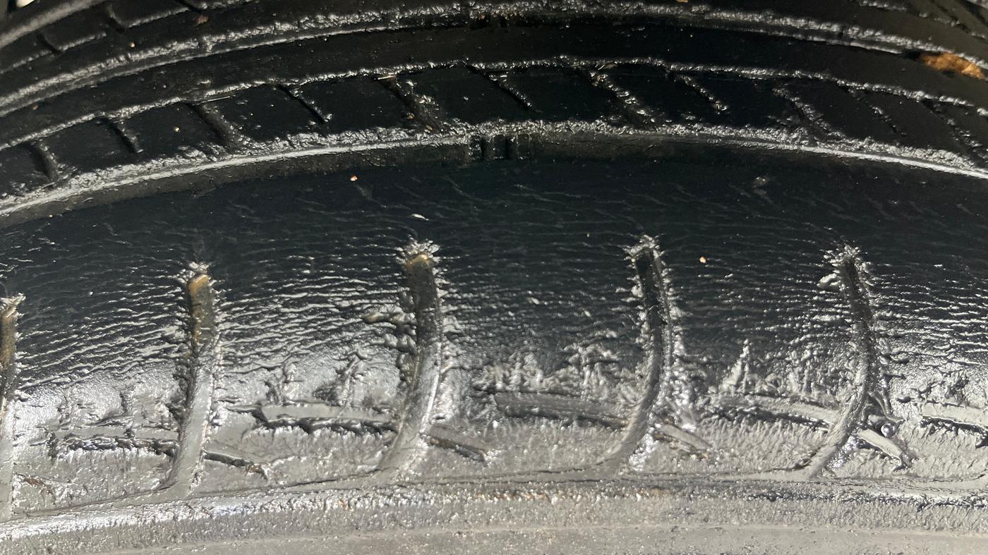 2015 Maruti Swift Dzire ZXI, Petrol, Manual, 1,02,017 km, Left Front Tyre Tread