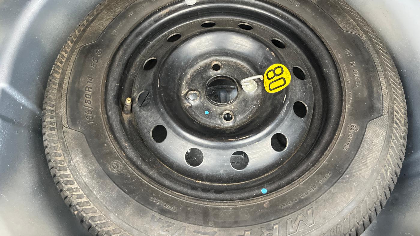 2015 Maruti Swift Dzire ZXI, Petrol, Manual, 1,02,017 km, Spare Tyre