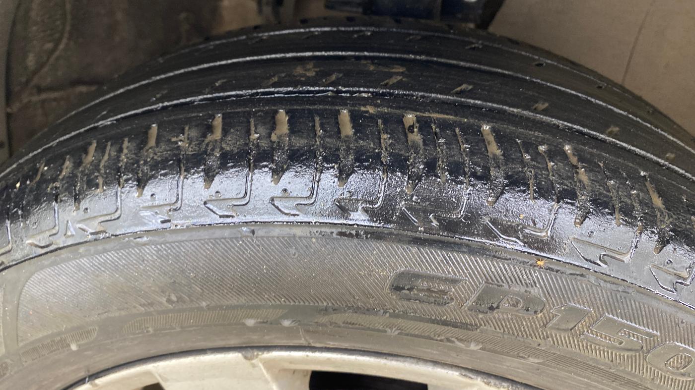 2016 Volkswagen Polo HIGHLINE1.2L, Petrol, Manual, 44,803 km, Right Front Tyre Tread
