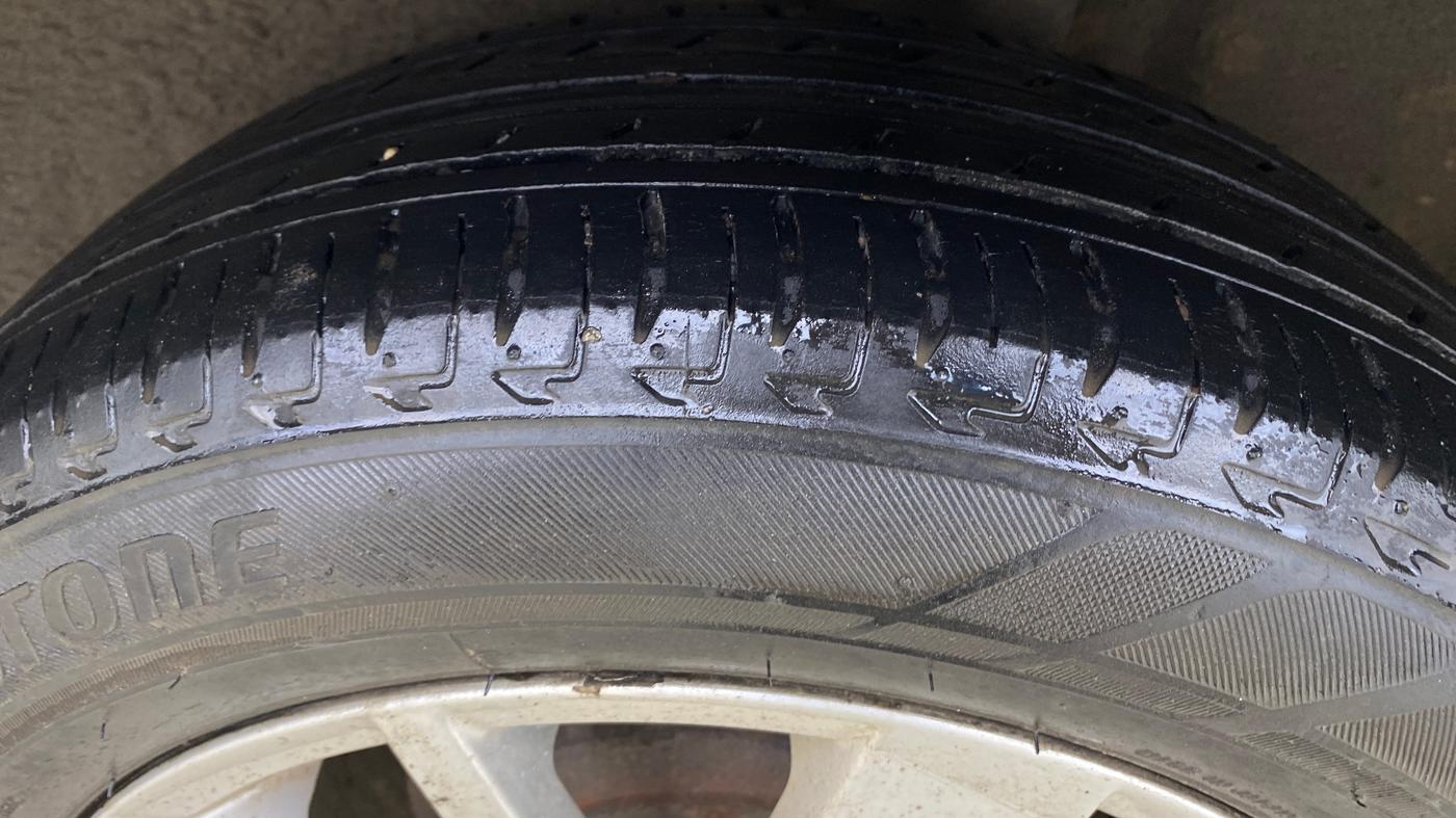 2016 Volkswagen Polo HIGHLINE1.2L, Petrol, Manual, 44,803 km, Left Rear Tyre Tread