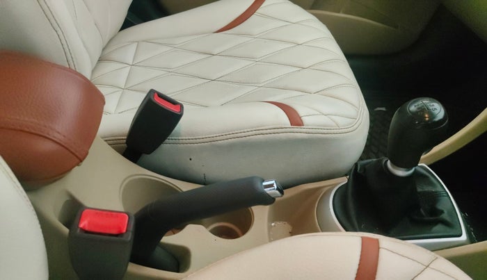 2014 Hyundai Verna FLUIDIC 1.6 CRDI SX, Diesel, Manual, 87,372 km, Gear Lever