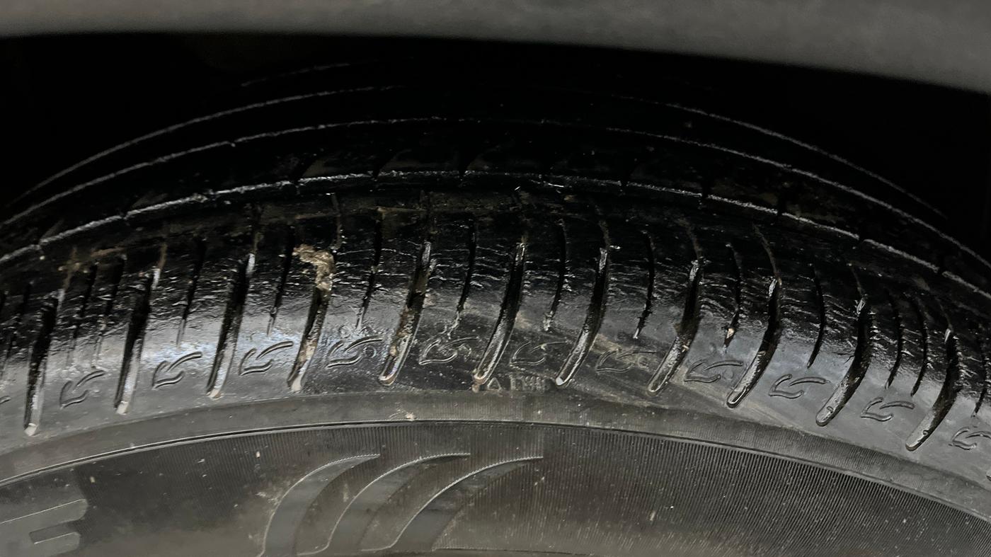 2021 KIA SONET GTX PLUS 1.0 IMT, Petrol, Manual, 27,495 km, Right Front Tyre Tread