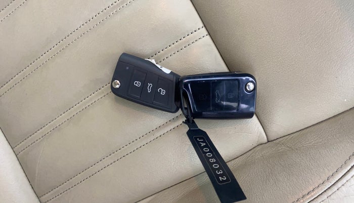 2018 Skoda Octavia L&K 1.8 TSI AT, Petrol, Automatic, 79,257 km, Key Close Up