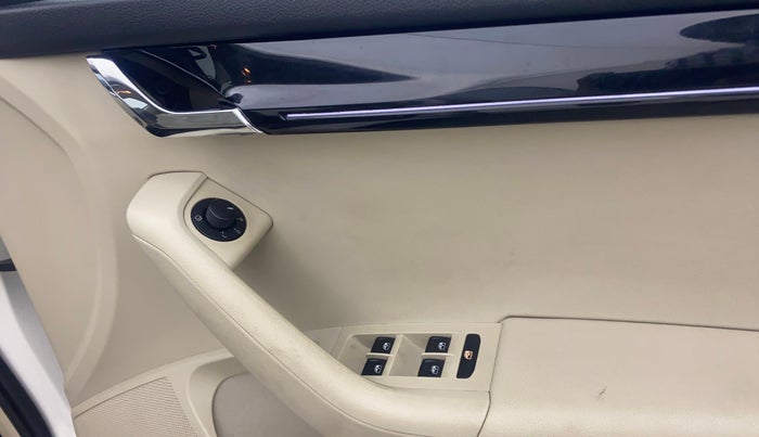 2018 Skoda Octavia L&K 1.8 TSI AT, Petrol, Automatic, 79,257 km, Driver Side Door Panels Control