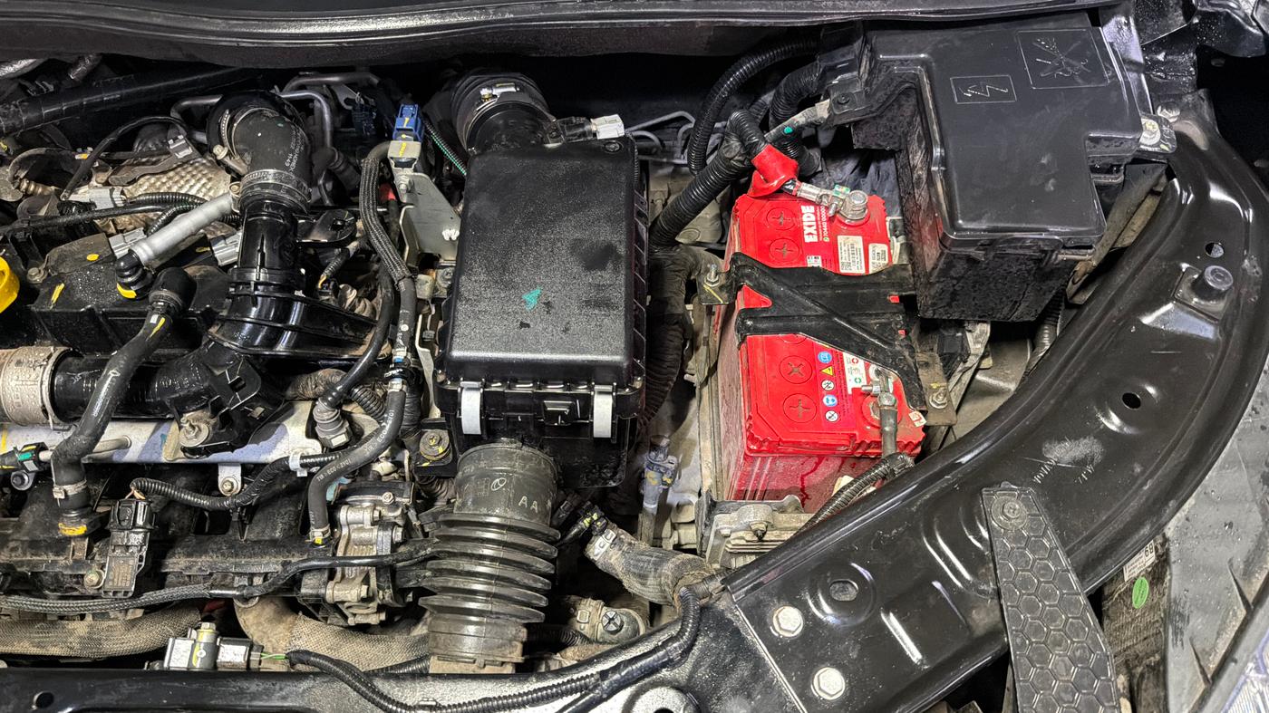2023 Nissan MAGNITE XV PREMIUM TURBO CVT, Petrol, Automatic, 24,560 km, Engine View - Left
