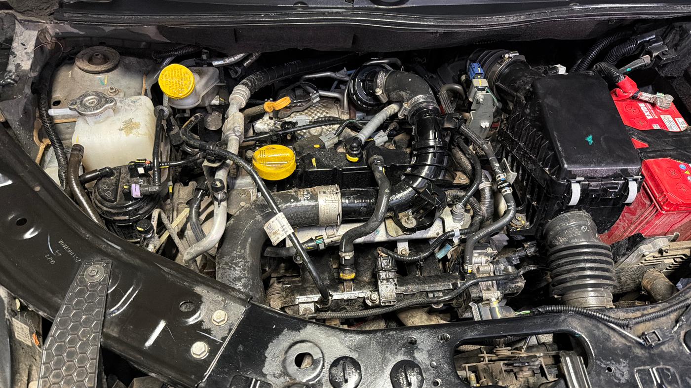 2023 Nissan MAGNITE XV PREMIUM TURBO CVT, Petrol, Automatic, 24,560 km, Engine View - Right