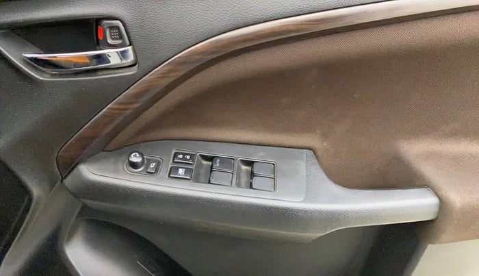 2023 Maruti BREZZA ZXI AT SMART HYBRID, Petrol, Automatic, 36,304 km, Driver Side Door Panels Control