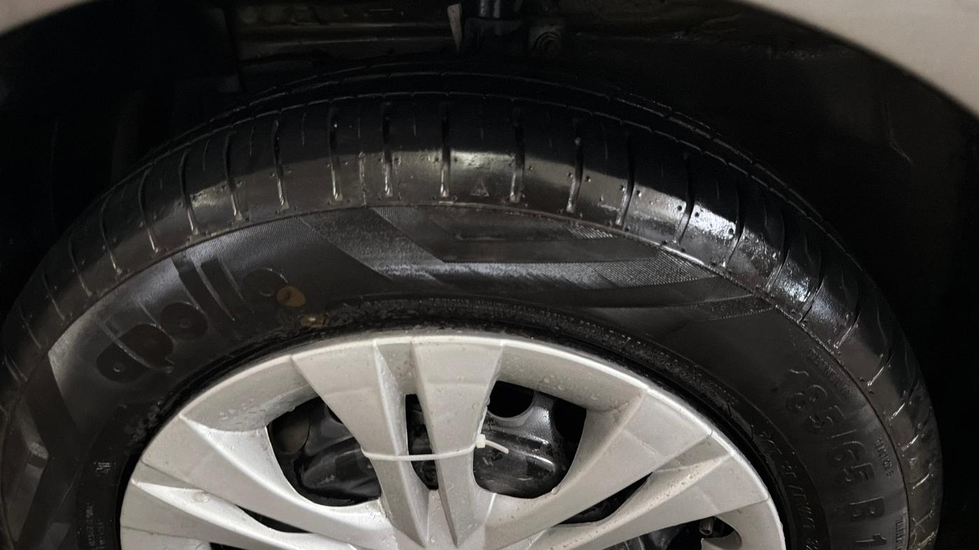 2021 Maruti Ciaz SIGMA 1.5 SHVS MT  PETROL, Petrol, Manual, 44,466 km, Left Front Tyre Tread