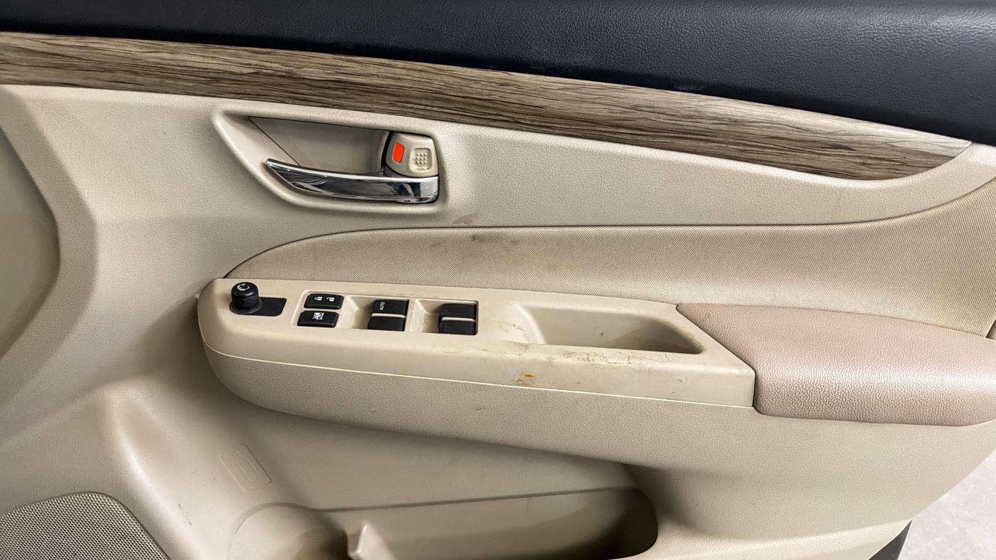 2021 Maruti Ciaz SIGMA 1.5 SHVS MT  PETROL, Petrol, Manual, 44,466 km, Driver Side Door Panels Control