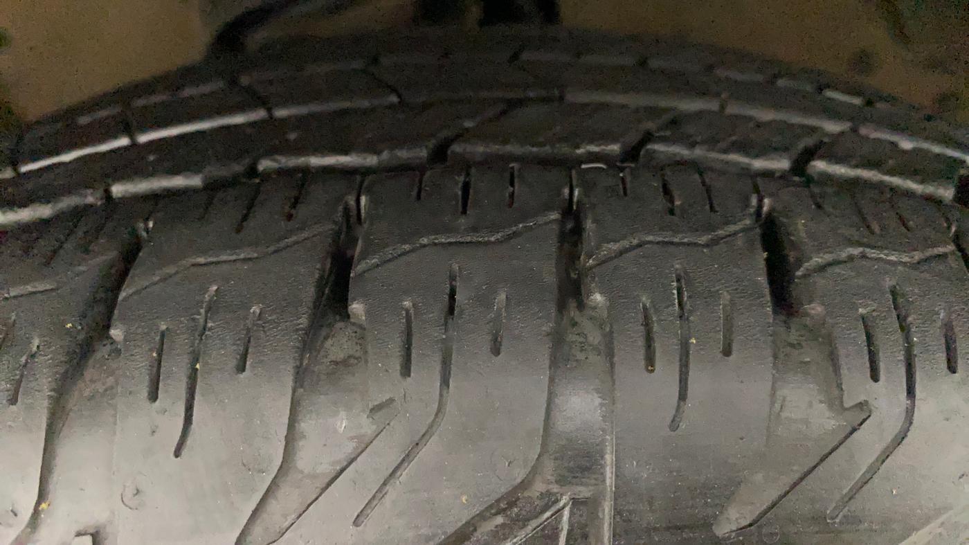 2022 Mahindra BOLERO NEO N 10 (O), Diesel, Manual, 23,532 km, Left Front Tyre Tread