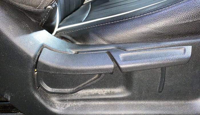 2024 Hyundai VENUE SX 1.5 CRDI, Diesel, Manual, 58,594 km, Driver Side Adjustment Panel