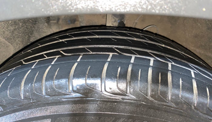 2024 Hyundai VENUE SX 1.5 CRDI, Diesel, Manual, 58,594 km, Left Front Tyre Tread